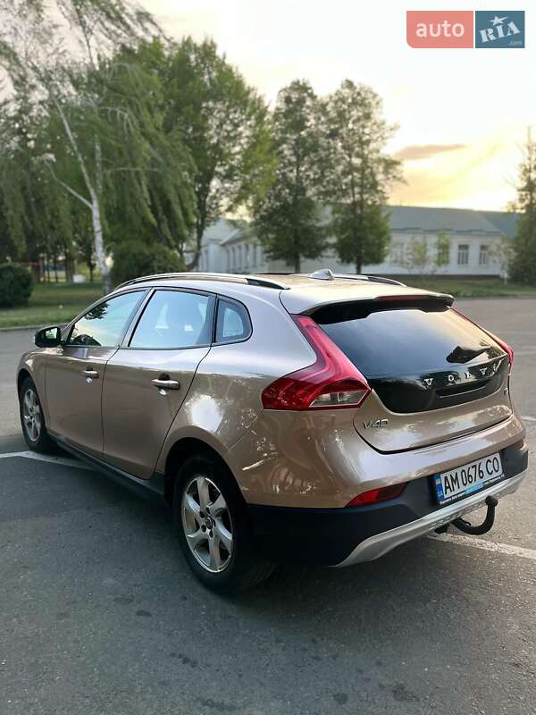 Хетчбек Volvo V40 2014 в Шполі