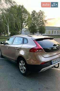 Хэтчбек Volvo V40 2014 в 