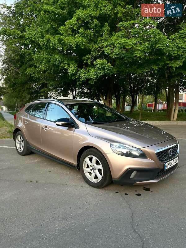 Хетчбек Volvo V40 2014 в Шполі