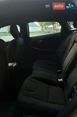 Хэтчбек Volvo V40 2014 в 