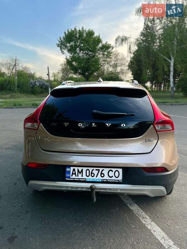 Хетчбек Volvo V40 2014 в Шполі