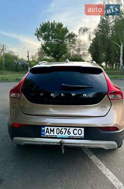 Хэтчбек Volvo V40 2014 в 