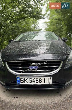 Хэтчбек Volvo V40 2014 в 