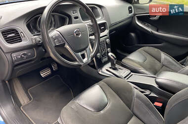Хэтчбек Volvo V40 2017 в 