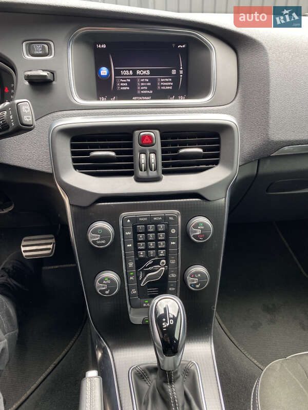 Хэтчбек Volvo V40 2017 в Киеве