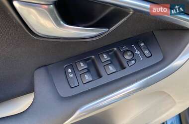 Хэтчбек Volvo V40 2013 в 