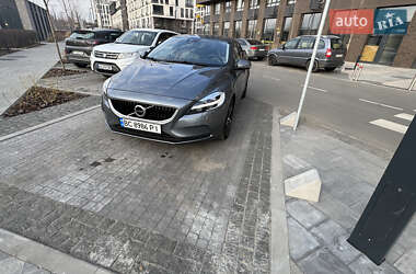 Хэтчбек Volvo V40 2017 в 