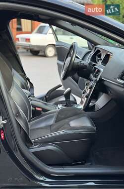 Хэтчбек Volvo V40 2013 в 