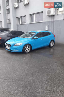 Хэтчбек Volvo V40 2013 в Киеве