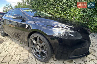 Хэтчбек Volvo V40 2013 в 