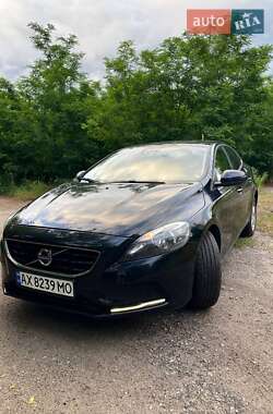 Хэтчбек Volvo V40 2014 в 