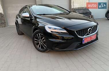 Хэтчбек Volvo V40 2019 в 