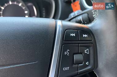 Хэтчбек Volvo V40 2019 в 