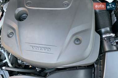Хэтчбек Volvo V40 2019 в 