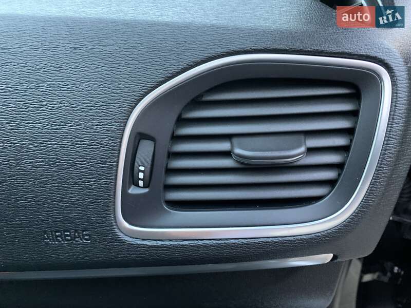 Хетчбек Volvo V40 2019 в Бродах