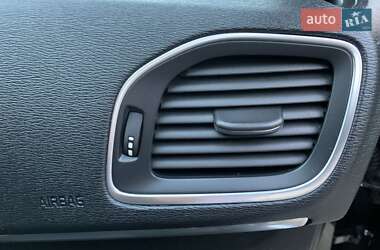 Хэтчбек Volvo V40 2019 в 