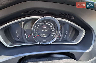 Хэтчбек Volvo V40 2014 в 