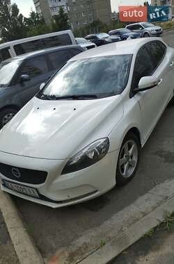Хэтчбек Volvo V40 2014 в 