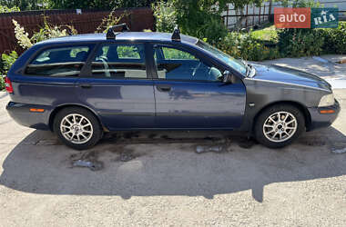 Универсал Volvo V40 2000 в 
