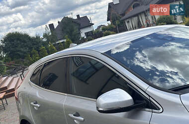 Хэтчбек Volvo V40 2014 в 