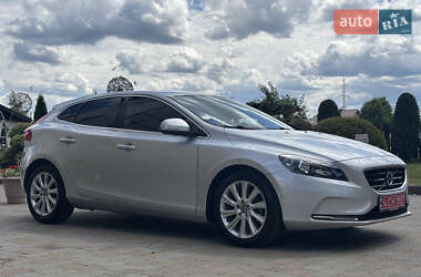 Хэтчбек Volvo V40 2014 в 