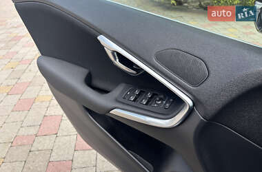 Хэтчбек Volvo V40 2014 в 