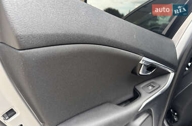 Хэтчбек Volvo V40 2014 в 