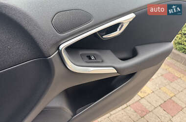 Хэтчбек Volvo V40 2014 в 