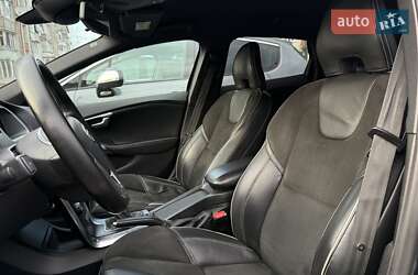 Хэтчбек Volvo V40 2014 в 
