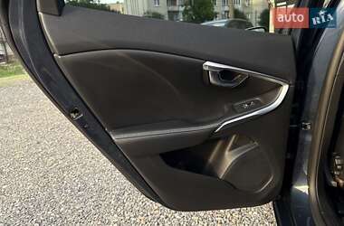 Хэтчбек Volvo V40 2014 в 