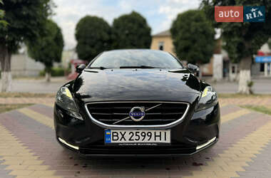 Хэтчбек Volvo V40 2014 в 