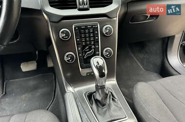 Хэтчбек Volvo V40 2014 в 