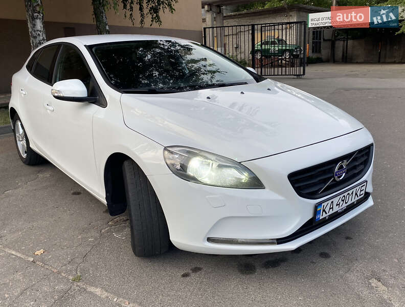 Хэтчбек Volvo V40 2013 в 