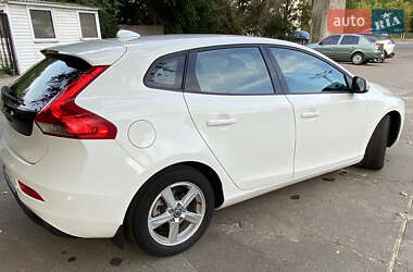 Хэтчбек Volvo V40 2013 в 