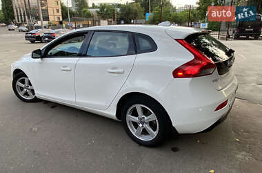 Хэтчбек Volvo V40 2013 в 
