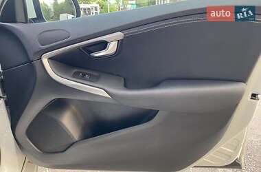 Хэтчбек Volvo V40 2013 в 