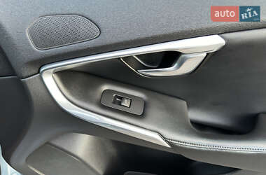 Хэтчбек Volvo V40 2014 в 