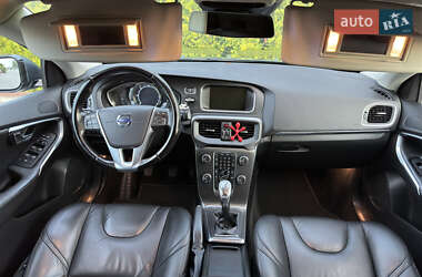 Хэтчбек Volvo V40 2014 в 