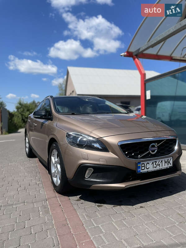 Хэтчбек Volvo V40 2015 в 