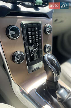 Хэтчбек Volvo V40 2015 в 