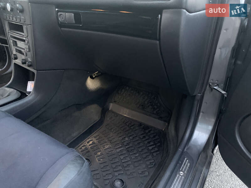 Универсал Volvo V40 2001 в Киеве