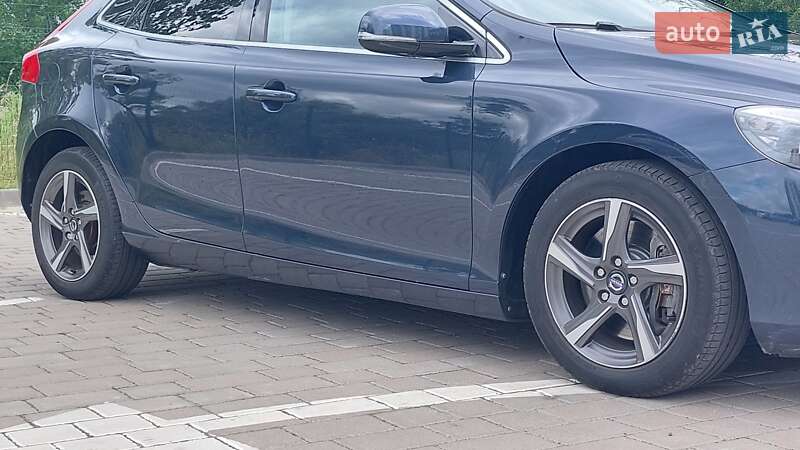 Хэтчбек Volvo V40 2014 в Луцке