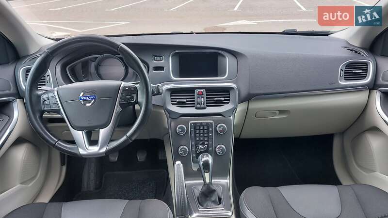 Хэтчбек Volvo V40 2014 в Луцке