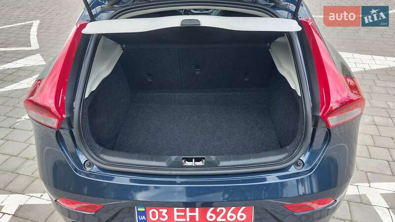 Хэтчбек Volvo V40 2014 в Луцке