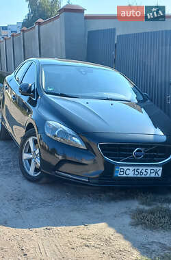 Хэтчбек Volvo V40 2015 в Львове