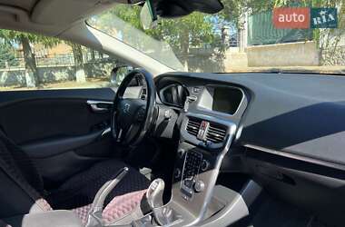 Хэтчбек Volvo V40 2014 в 