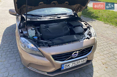 Хэтчбек Volvo V40 2015 в 