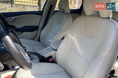 Хэтчбек Volvo V40 2015 в 