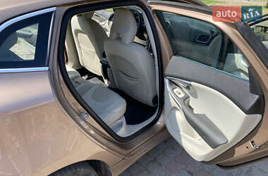 Хэтчбек Volvo V40 2015 в 