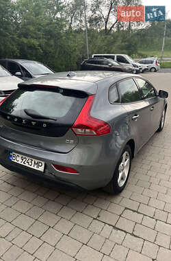 Хэтчбек Volvo V40 2015 в 